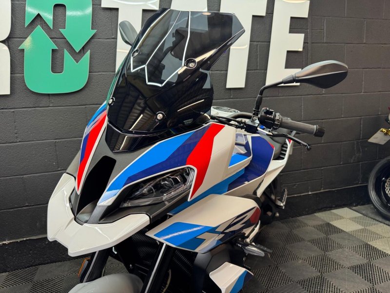 BMW M1000XR