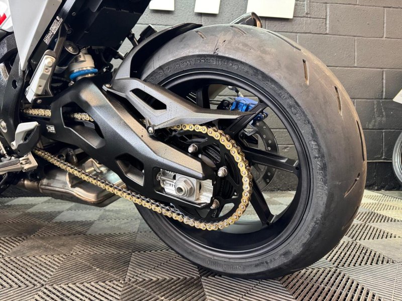 BMW M1000XR