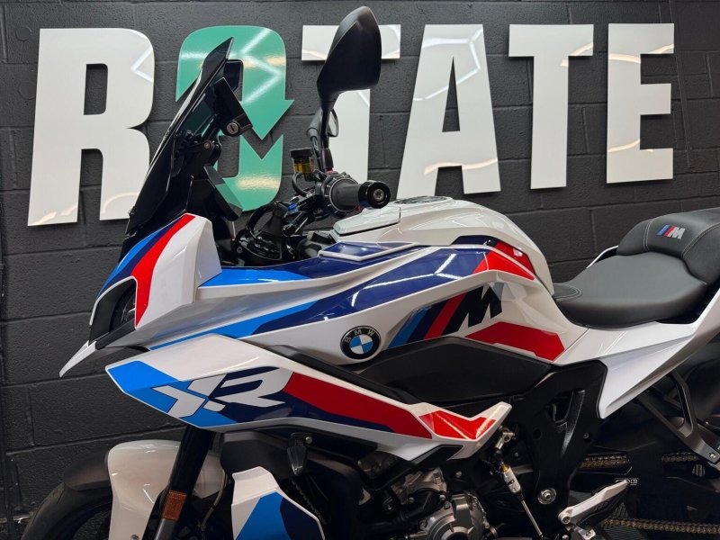 BMW M1000XR