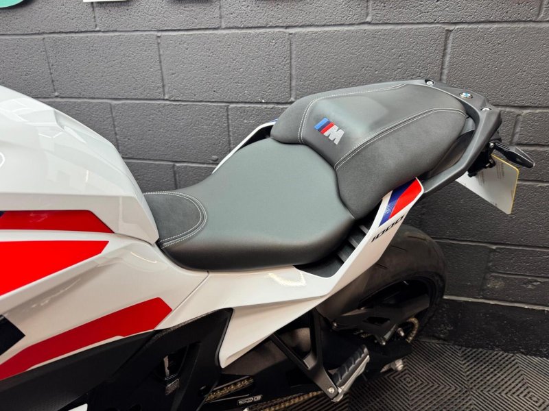 BMW M1000XR