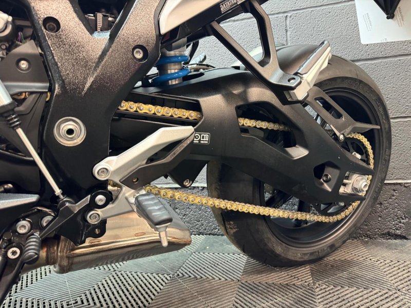 BMW M1000XR
