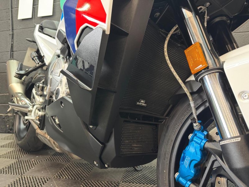 BMW M1000XR