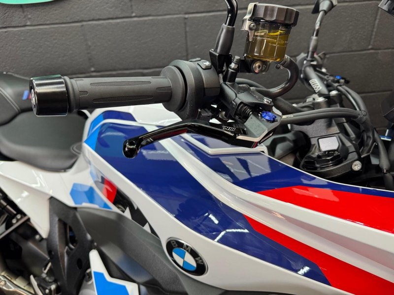 BMW M1000XR