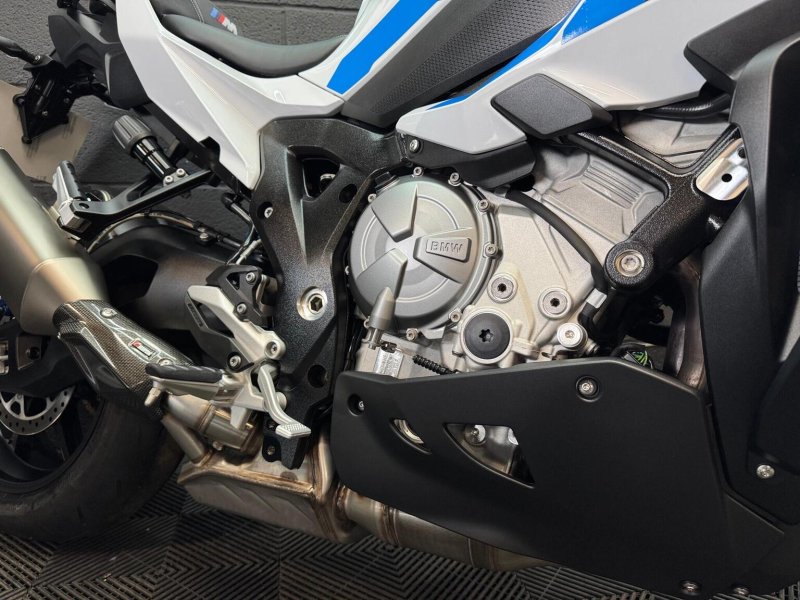 BMW M1000XR