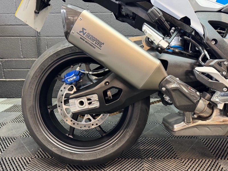 BMW M1000XR