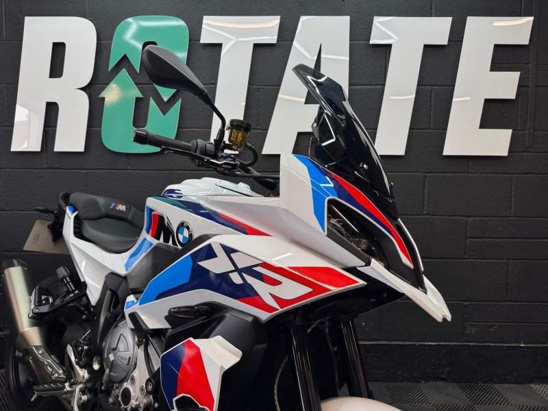 BMW M1000XR