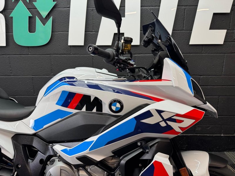 BMW M1000XR
