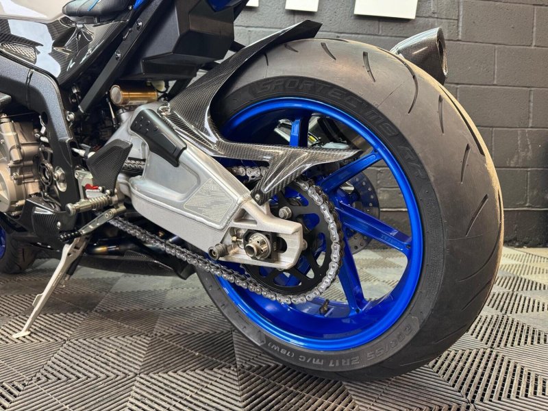 BMW HP4