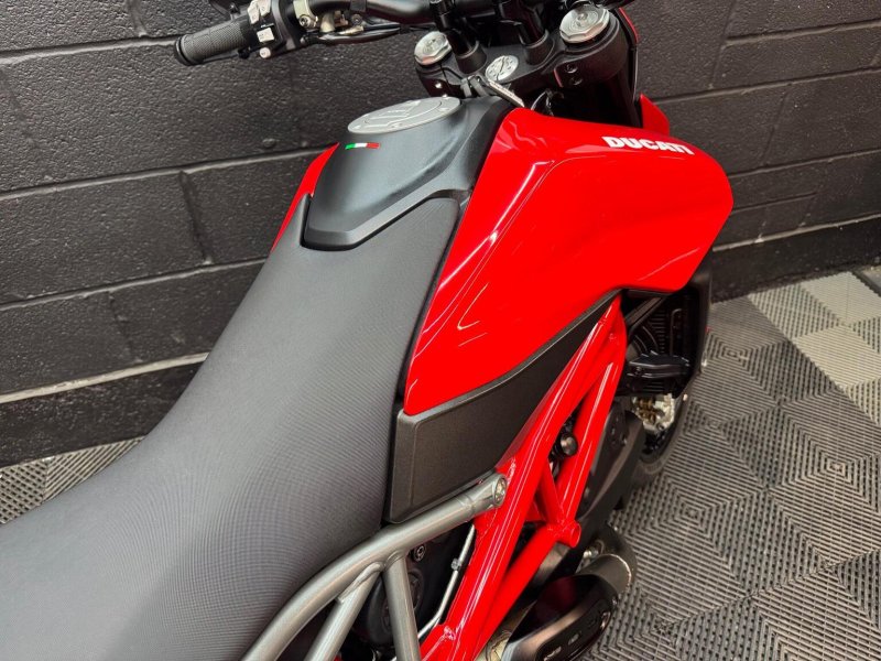 DUCATI Hypermotard