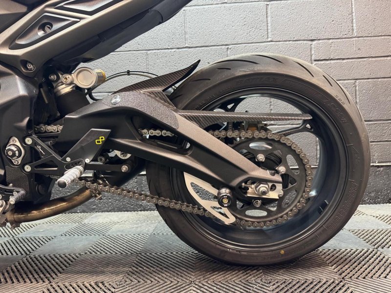 TRIUMPH STREET TRIPLE 765