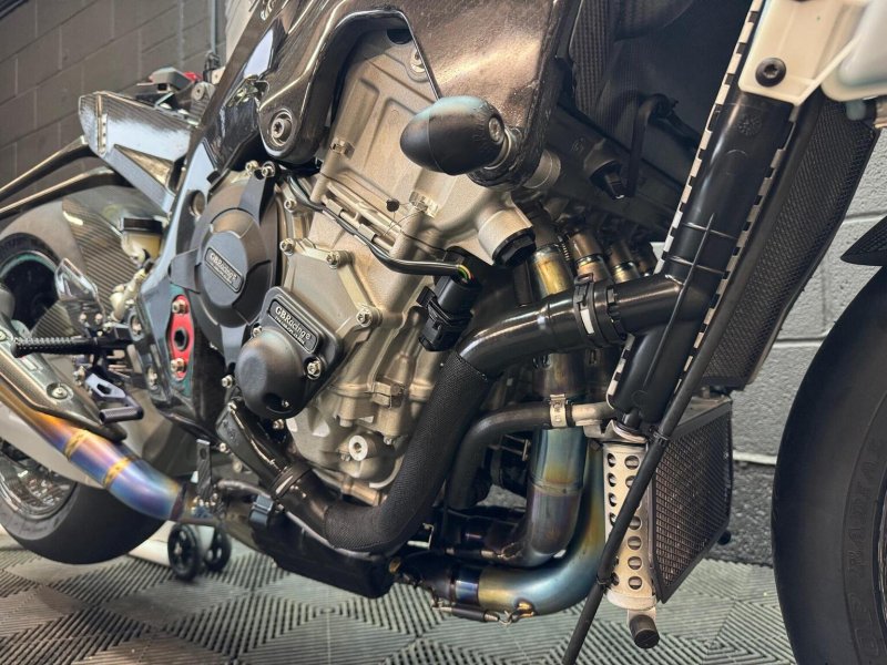 BMW HP4